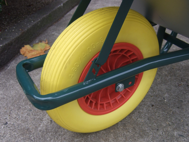 KBP10052 Kruiwagen met antilek band Kelders Boxmeer