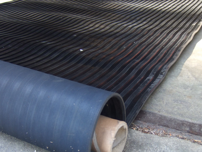 KBP10461 Rubber op rol (ca 10 meter lang, 1 meter breed, 4 mm dik) Kelders Boxmeer