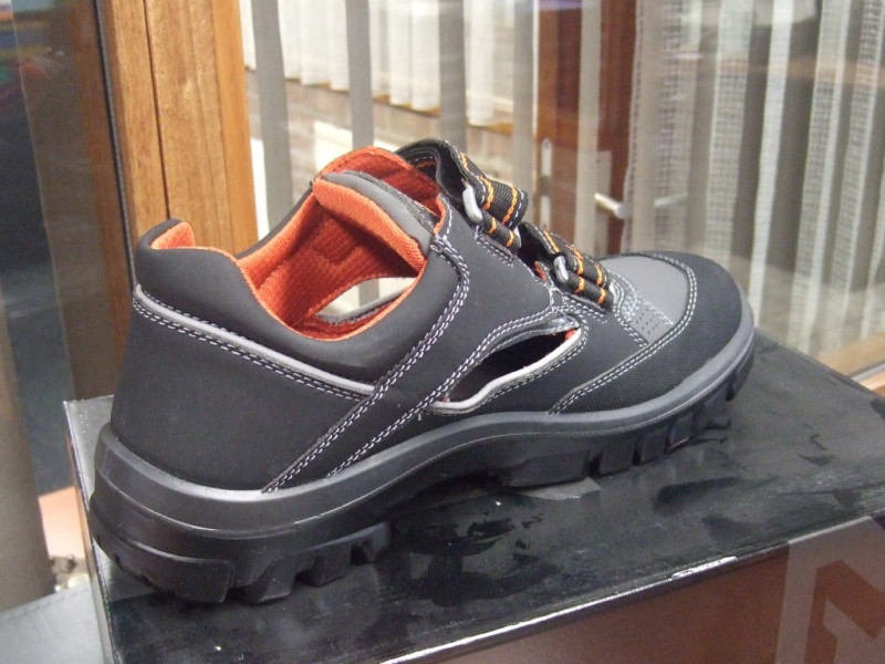 KBP 11387 Werkschoenen Emma laag model met klittenband Kelders Boxmeer